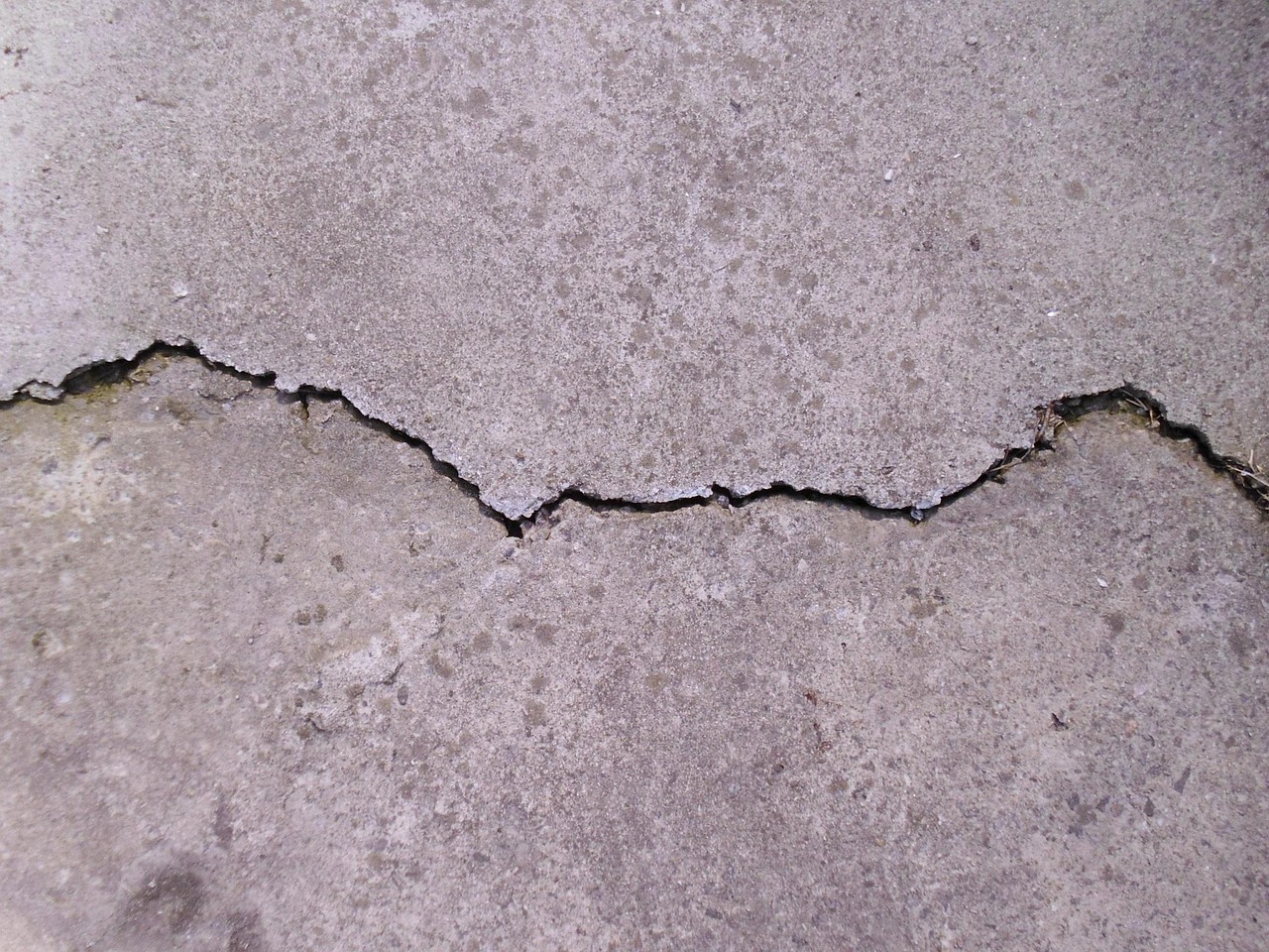 IDOT Warns Public About Road Buckling Because Of Extreme Heat - 102.3 ...