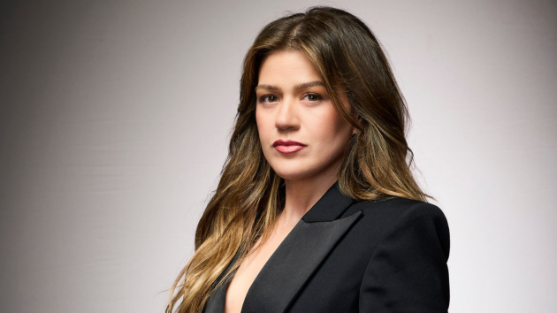 Getty kellyclarkson 101226